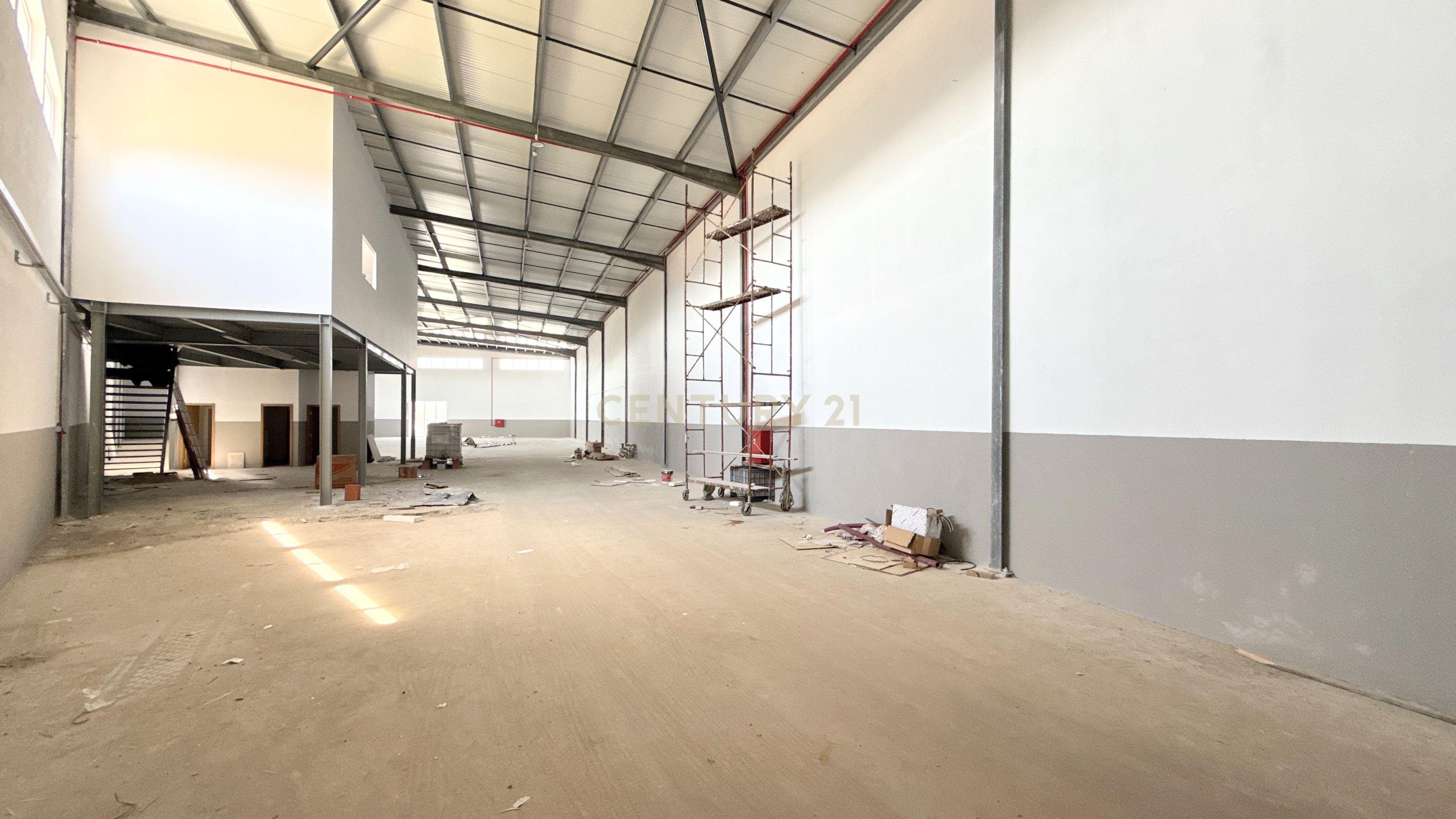 Fotografia 12 de ARMAZÉM INDUSTRIAL | SANTO TIRSO | INVESTIMENTO / LOGÍSTICA / COMÉRCIO E INDÚSTRIA
