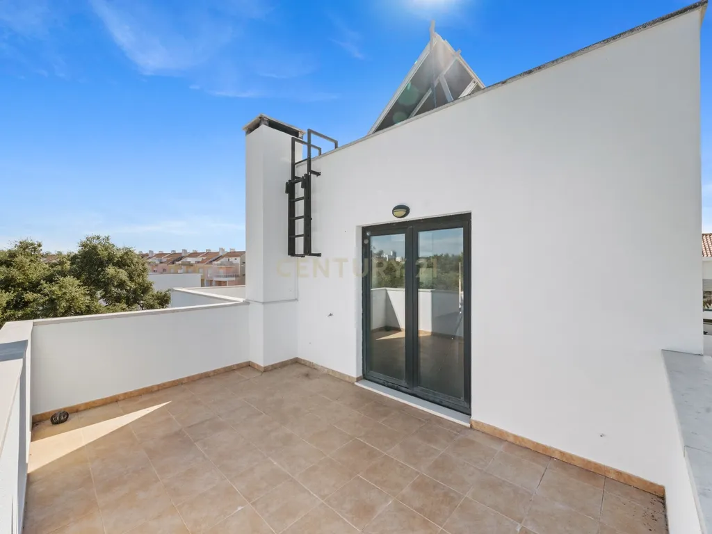 Moradia T5 Isolada com Piscina em Alcochete - Image 35