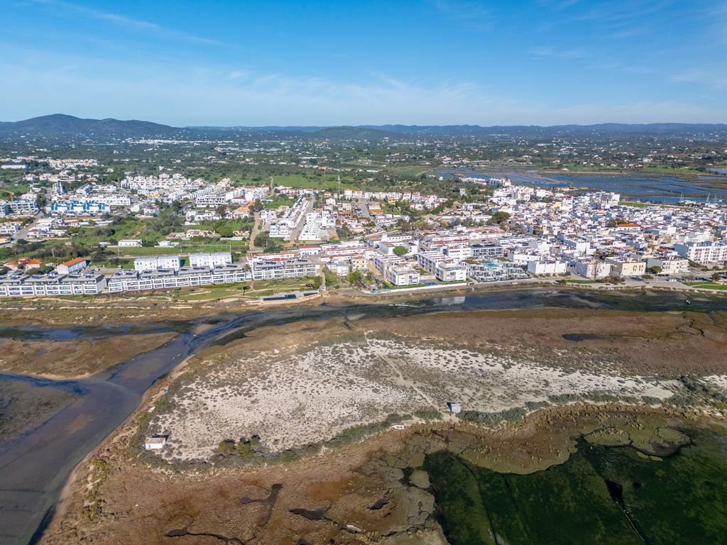 Terreno Urbano na 1.ª Linha da Ria Formosa com Projecto em Aprovação – Fuseta - Image 9