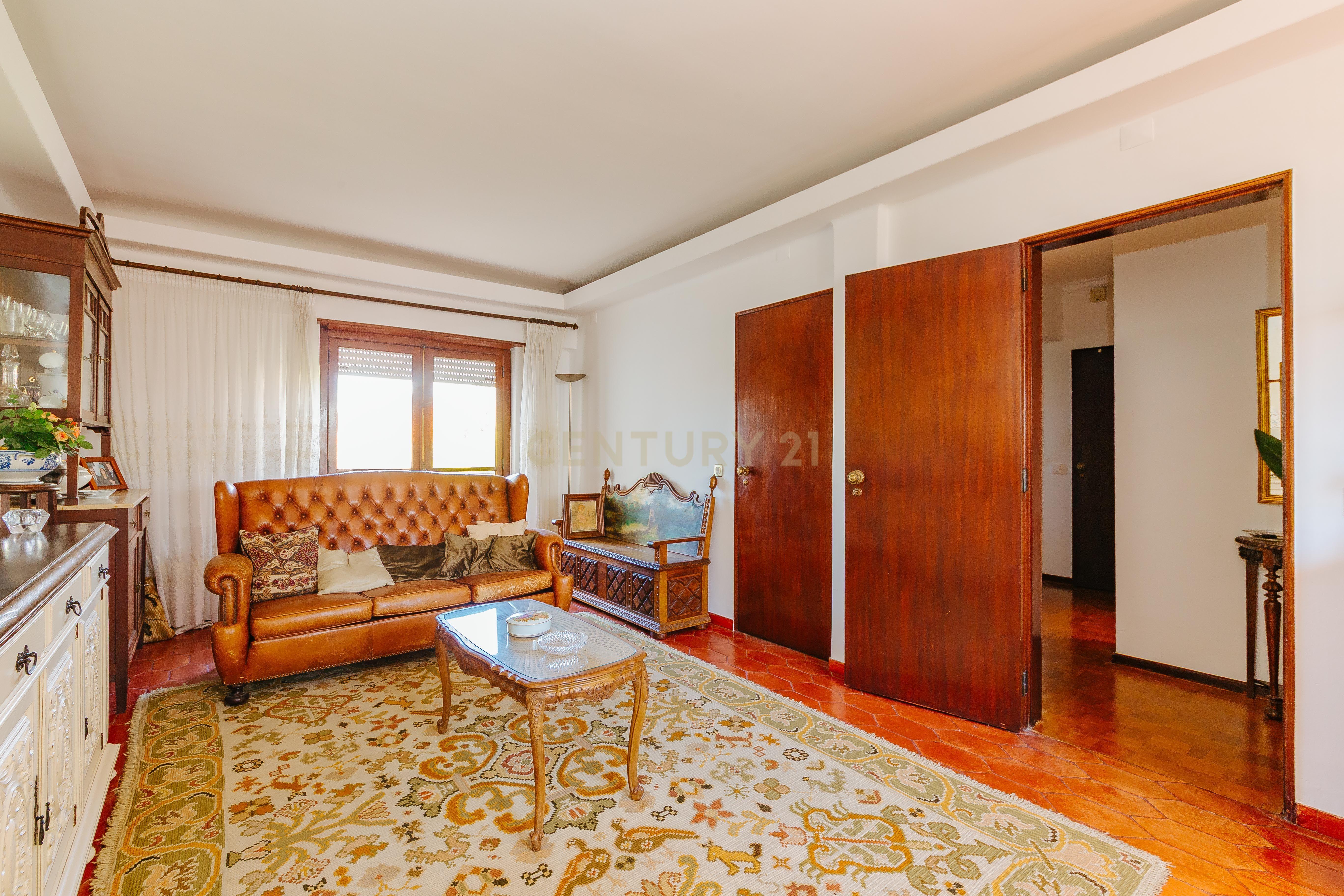 Espetacular Moradia T6 em Carcavelos, Cascais, de gaveto, num lote de 400m2 - Image 3