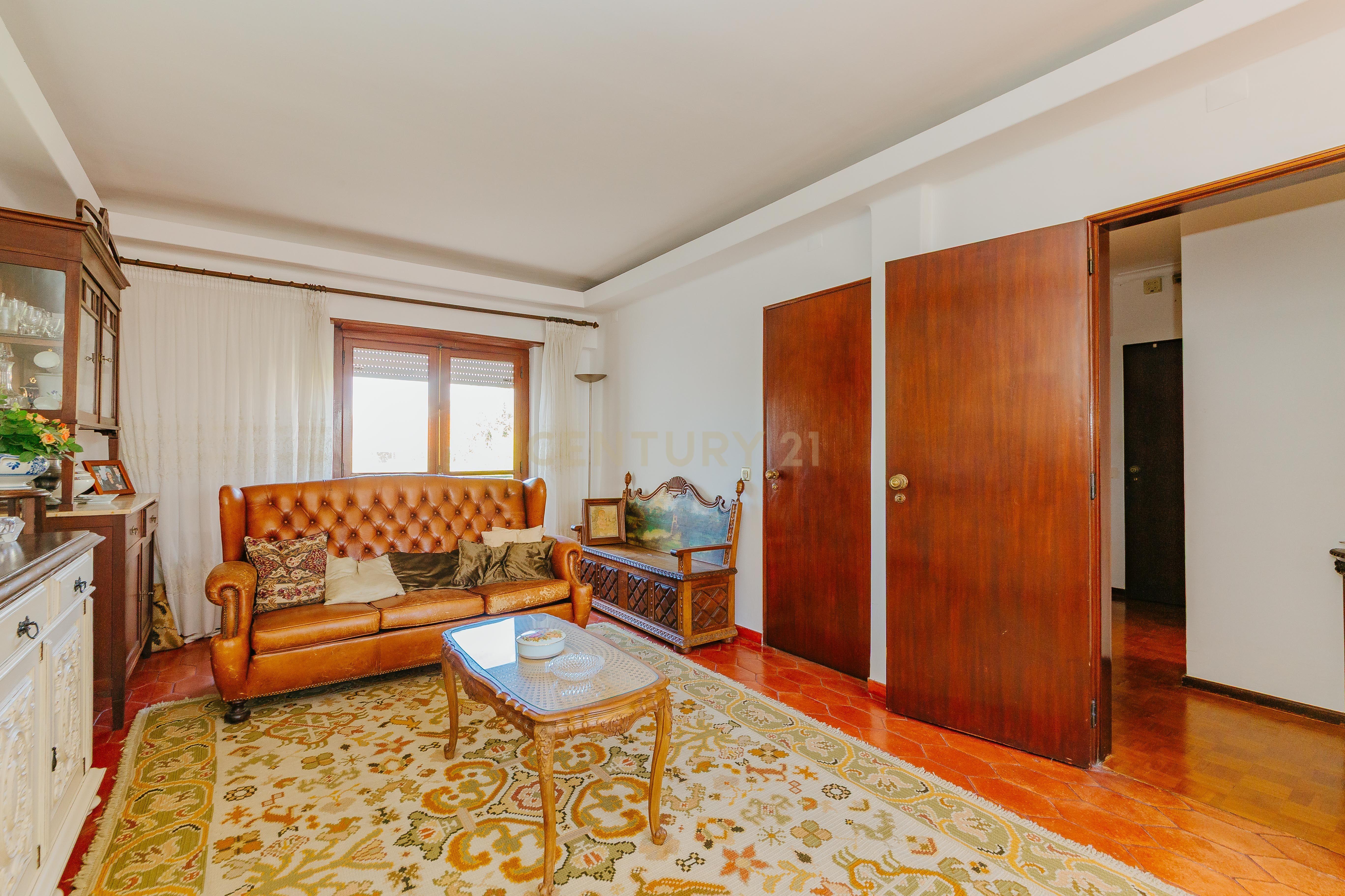 Espetacular Moradia T6 em Carcavelos, Cascais, de gaveto, num lote de 400m2 - Image 4