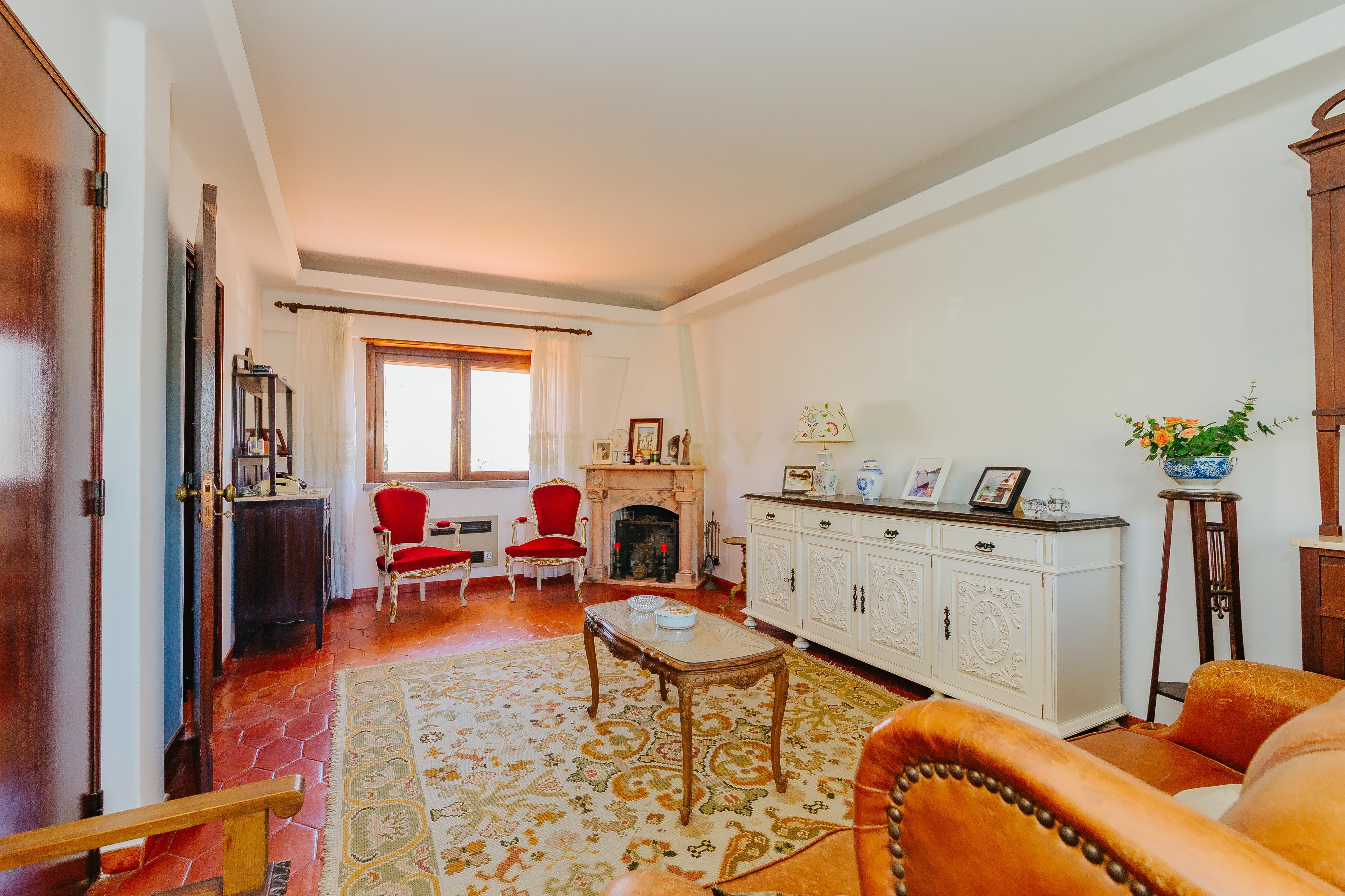 Espetacular Moradia T6 em Carcavelos, Cascais, de gaveto, num lote de 400m2 - Image 2
