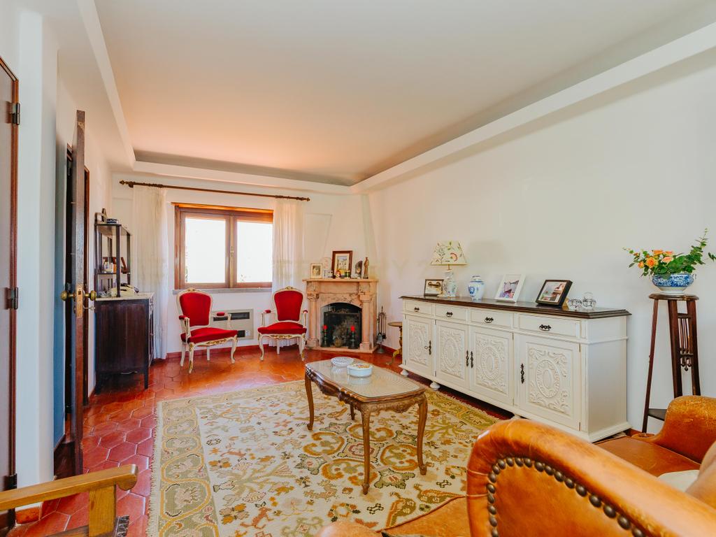 Espetacular Moradia T6 em Carcavelos, Cascais, de gaveto, num lote de 400m2 - Image 2