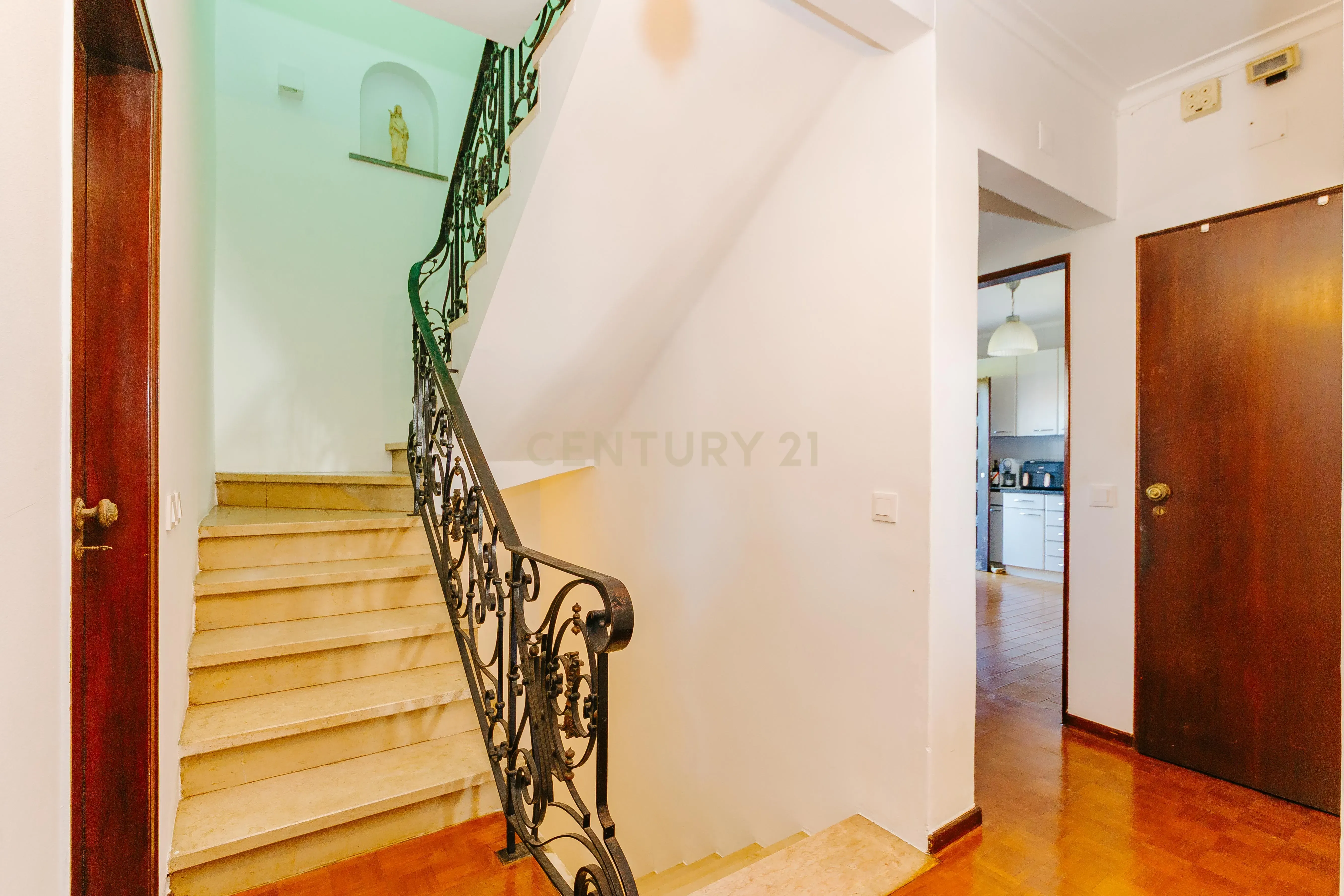 Espetacular Moradia T6 em Carcavelos, Cascais, de gaveto, num lote de 400m2 - Image 21