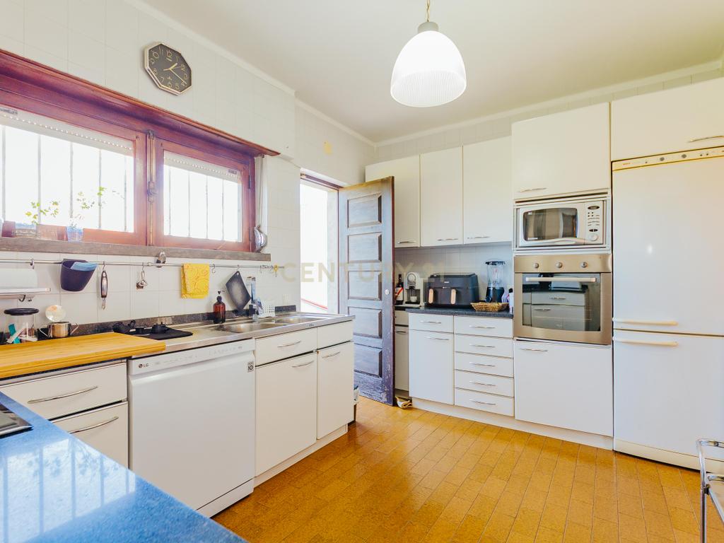 Espetacular Moradia T6 em Carcavelos, Cascais, de gaveto, num lote de 400m2 - Image 15
