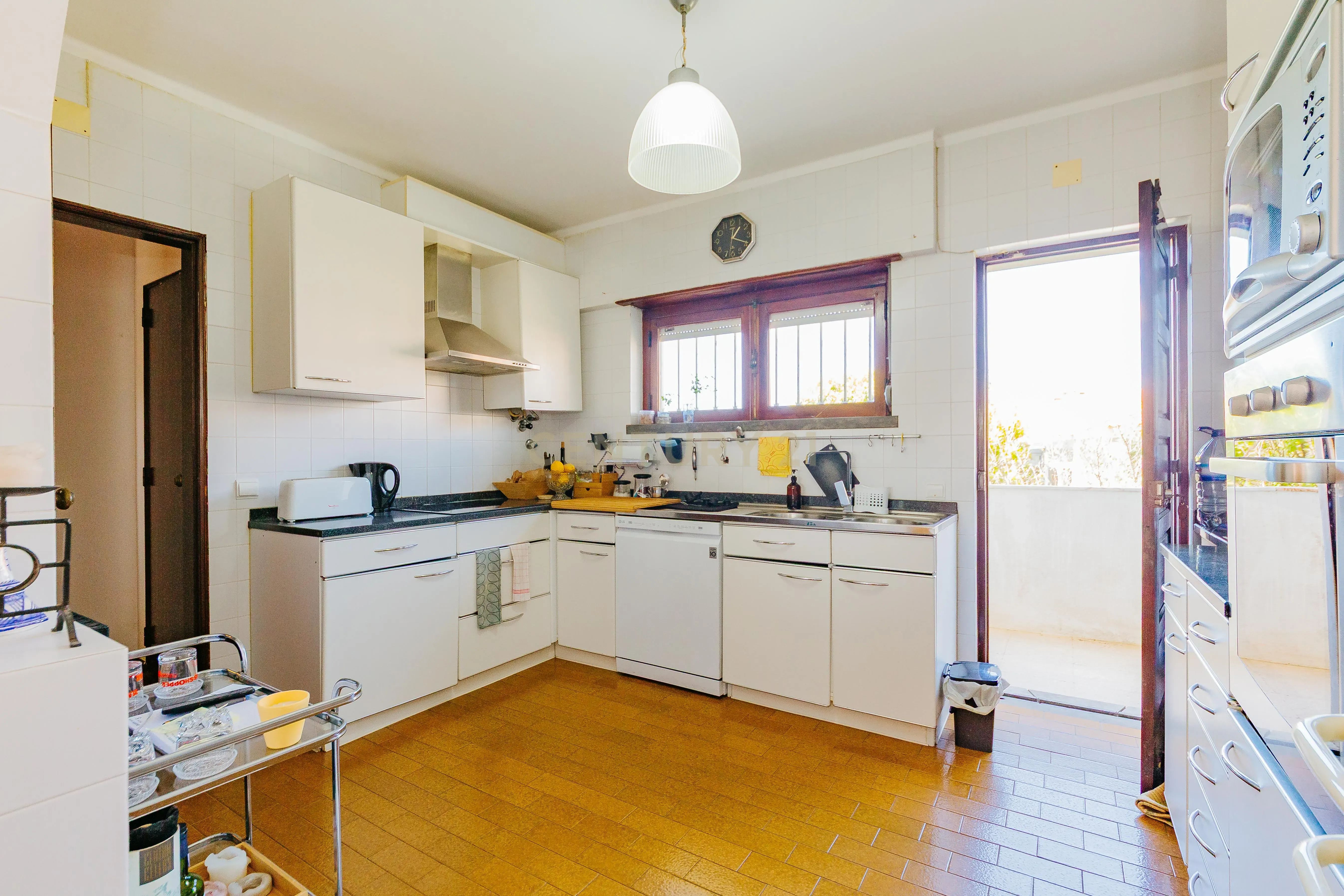 Espetacular Moradia T6 em Carcavelos, Cascais, de gaveto, num lote de 400m2 - Image 13