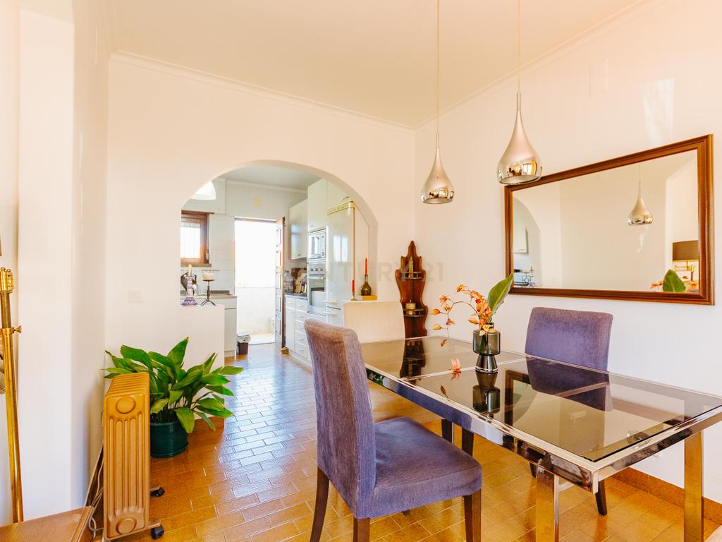 Espetacular Moradia T6 em Carcavelos, Cascais, de gaveto, num lote de 400m2 - Image 11
