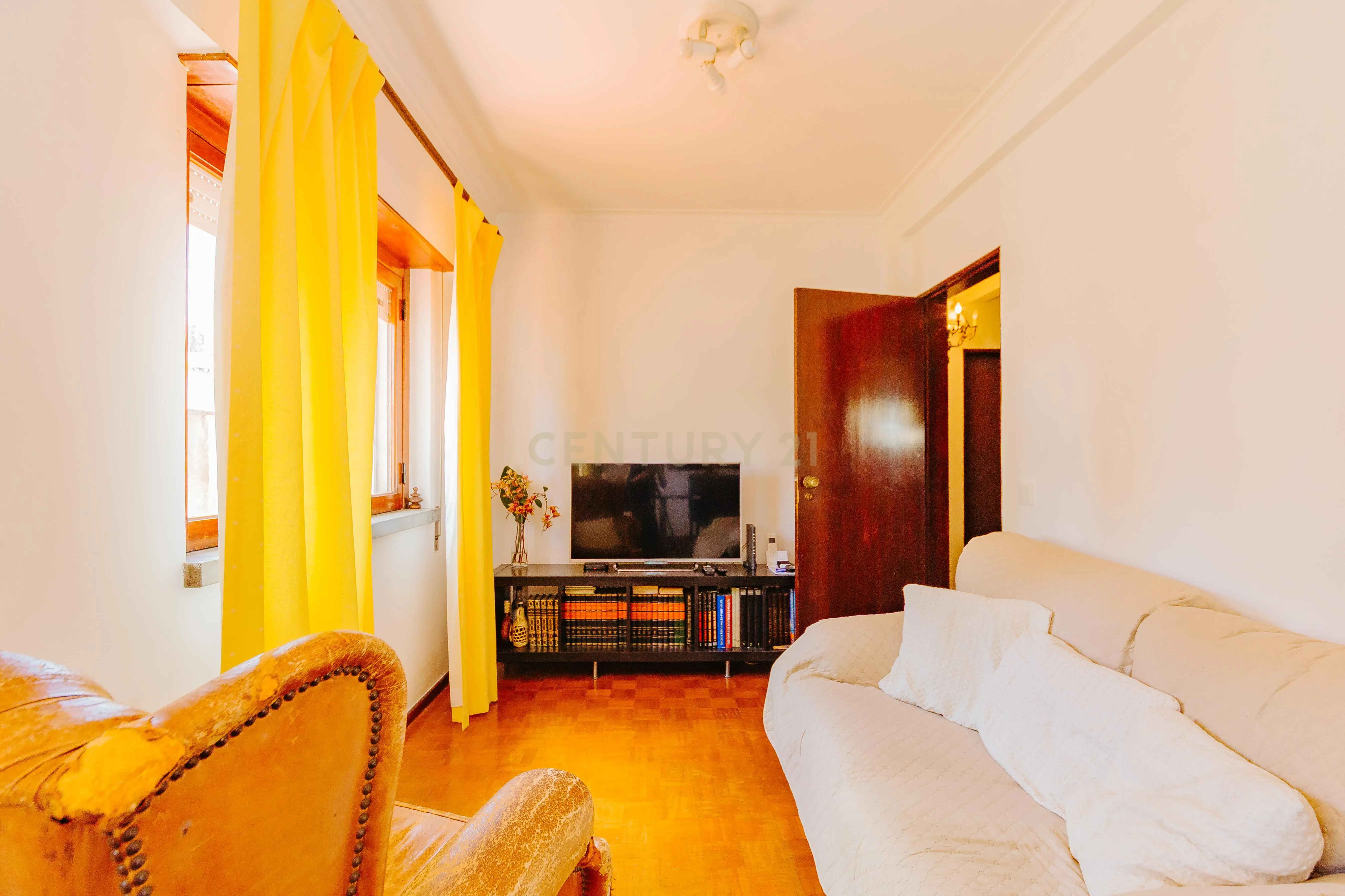 Espetacular Moradia T6 em Carcavelos, Cascais, de gaveto, num lote de 400m2 - Image 8