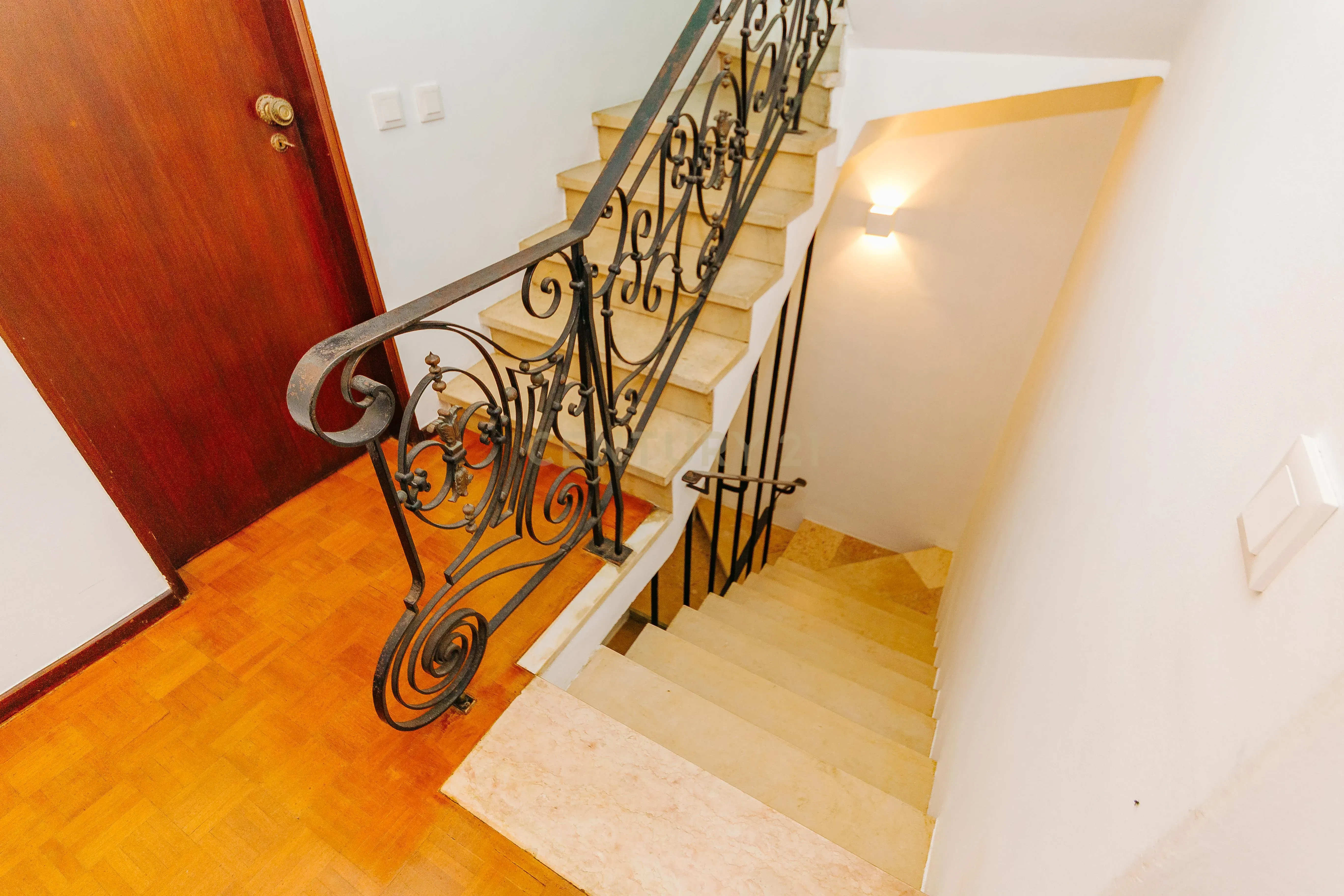 Espetacular Moradia T6 em Carcavelos, Cascais, de gaveto, num lote de 400m2 - Image 51