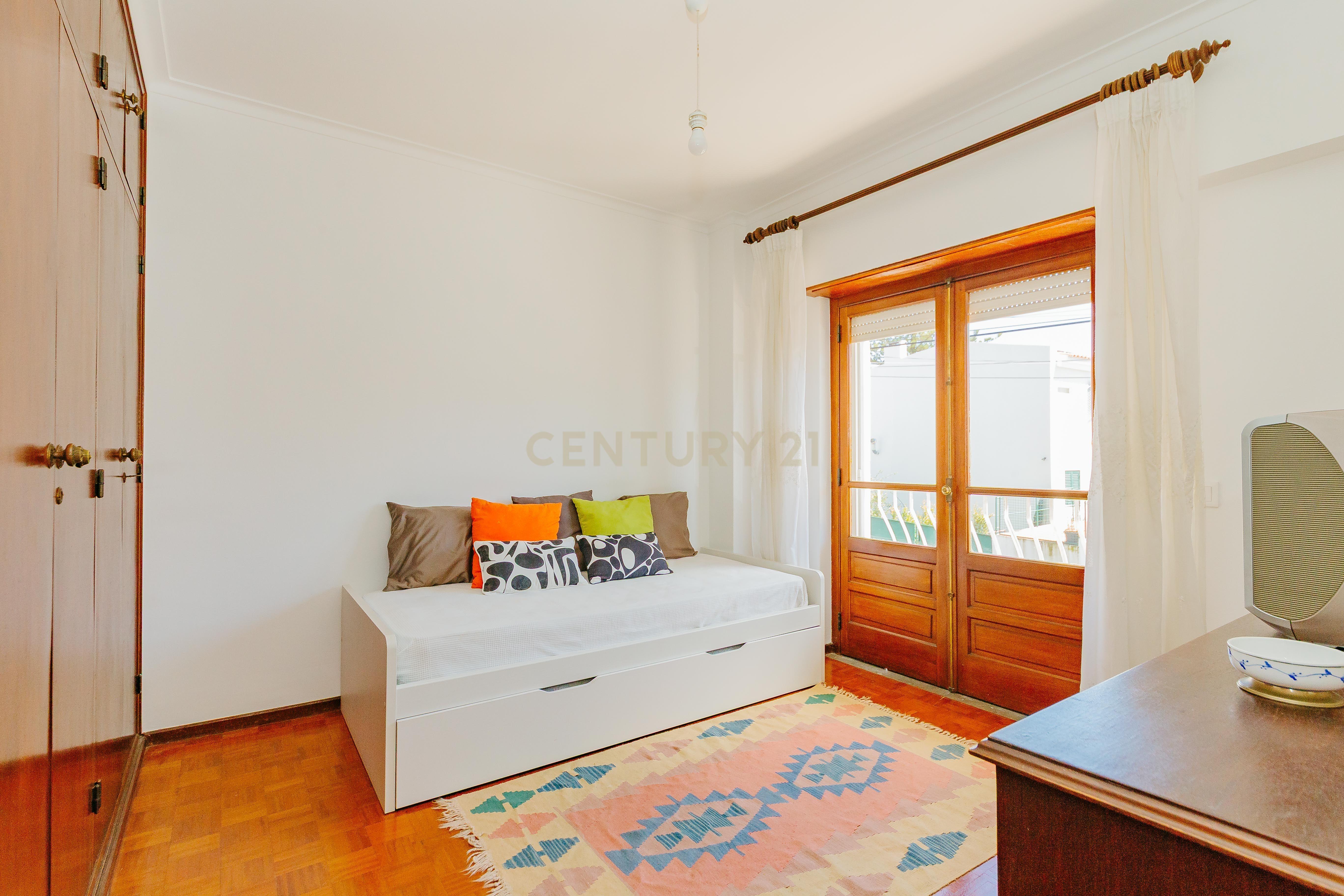 Espetacular Moradia T6 em Carcavelos, Cascais, de gaveto, num lote de 400m2 - Image 41