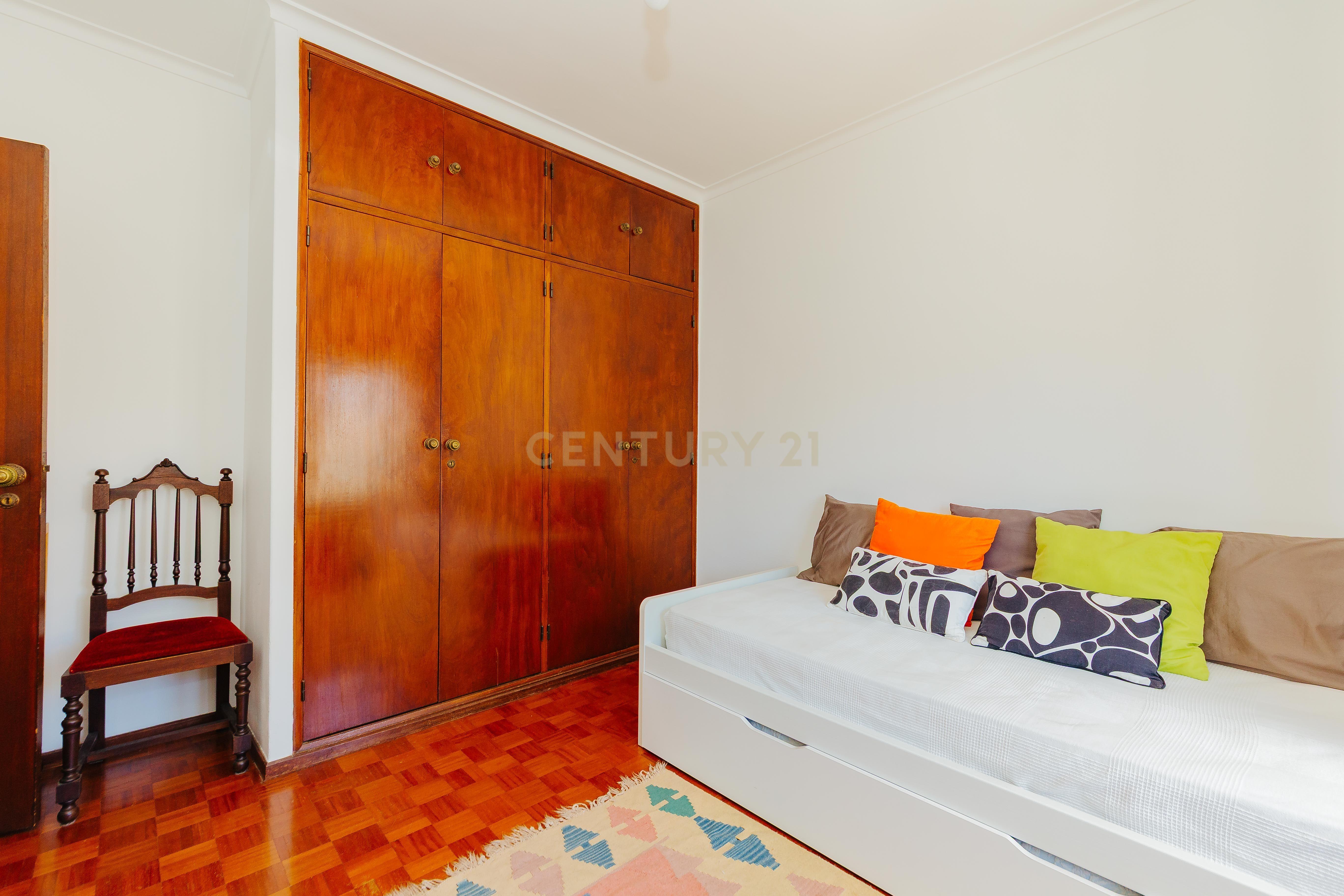 Espetacular Moradia T6 em Carcavelos, Cascais, de gaveto, num lote de 400m2 - Image 40