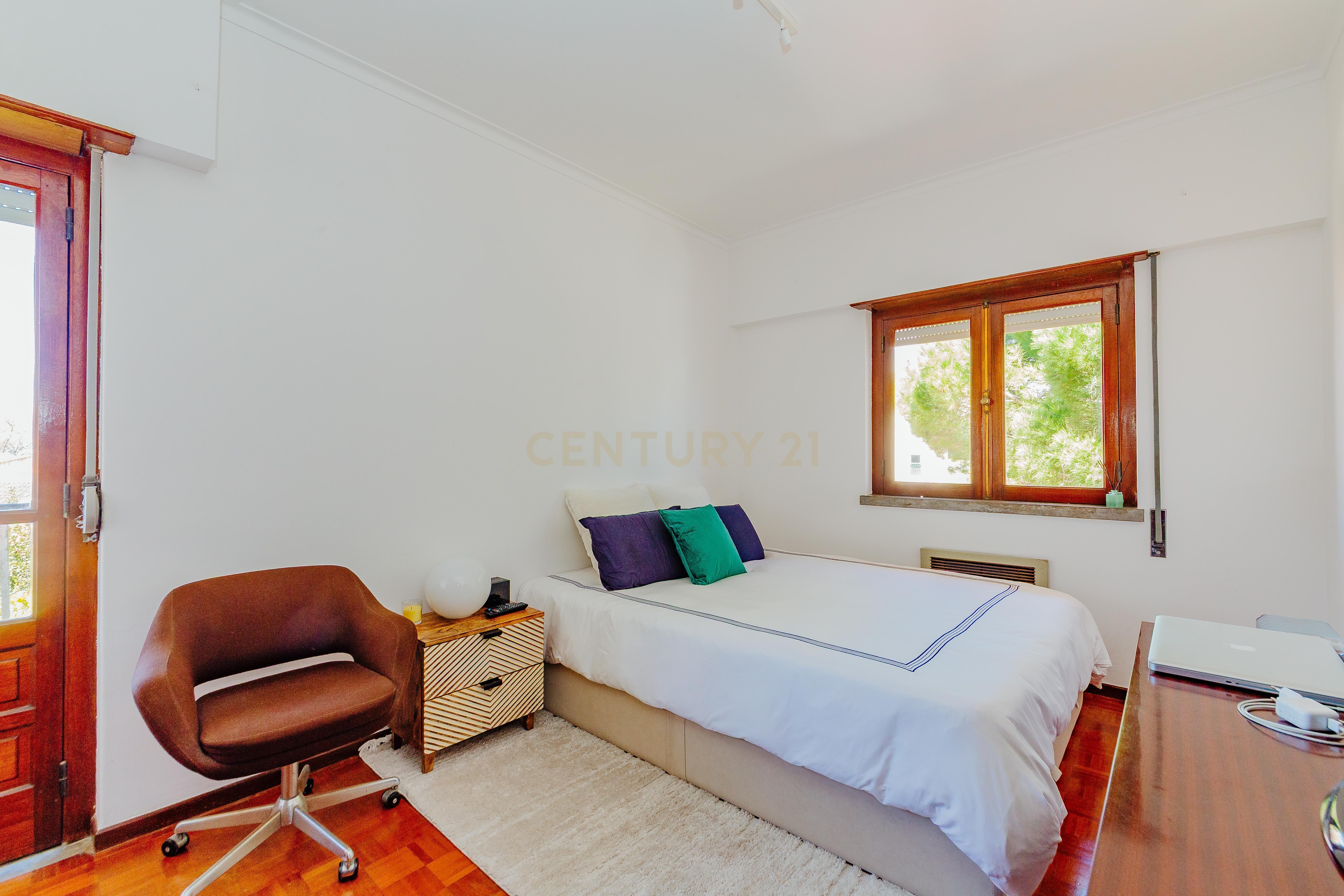 Espetacular Moradia T6 em Carcavelos, Cascais, de gaveto, num lote de 400m2 - Image 32
