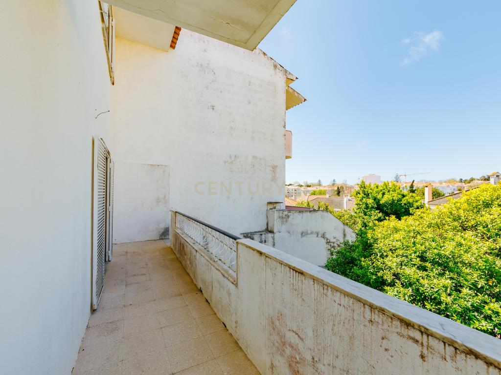 Espetacular Moradia T6 em Carcavelos, Cascais, de gaveto, num lote de 400m2 - Image 17