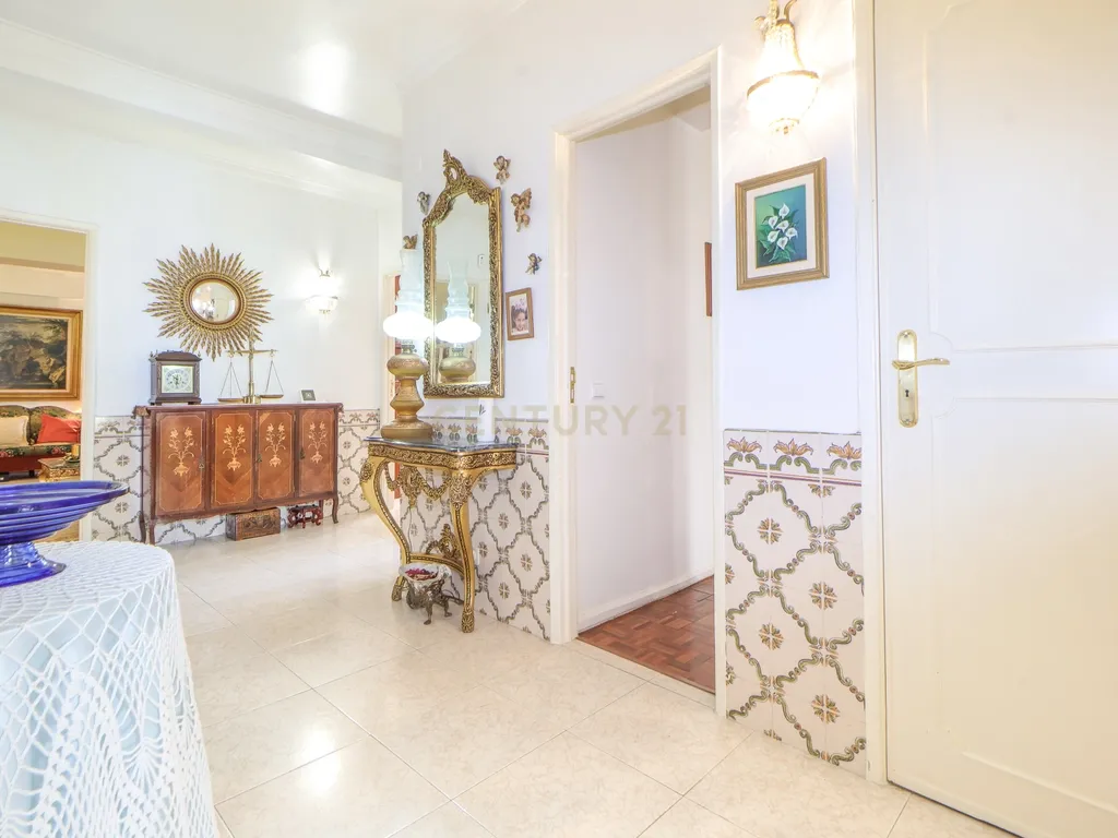 Apartamento T3 no Laranjeiro – Junto à Base Naval do Alfeite | Pronto a Habitar | Elevador - Image 4