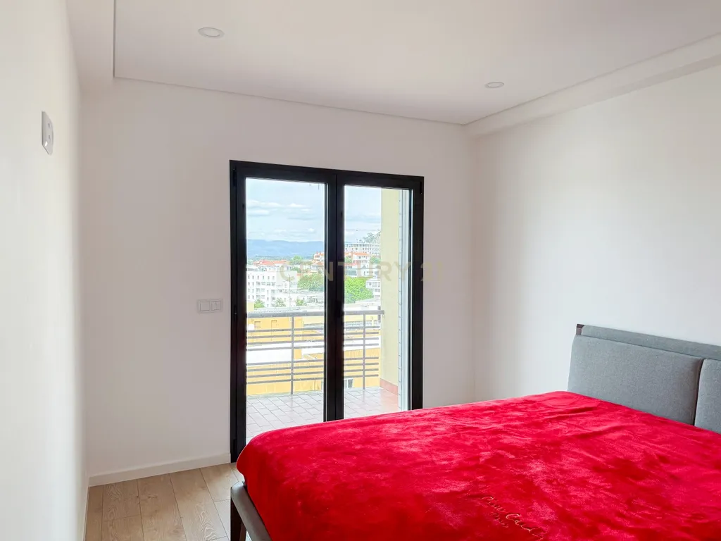 Apartamento T3 Remodelado com garagem em Braga | Próximo do Centro Histórico - Image 24