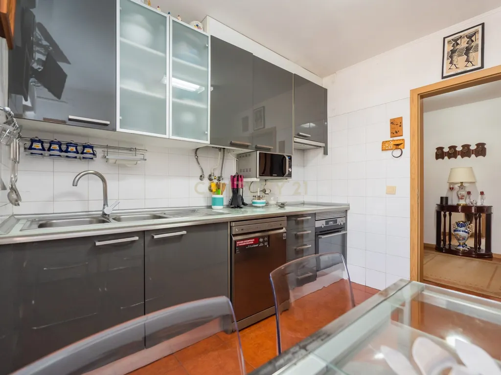 Apartamento T3 na Rua Inácio Duarte, Carnaxide e Queijas - Image 13
