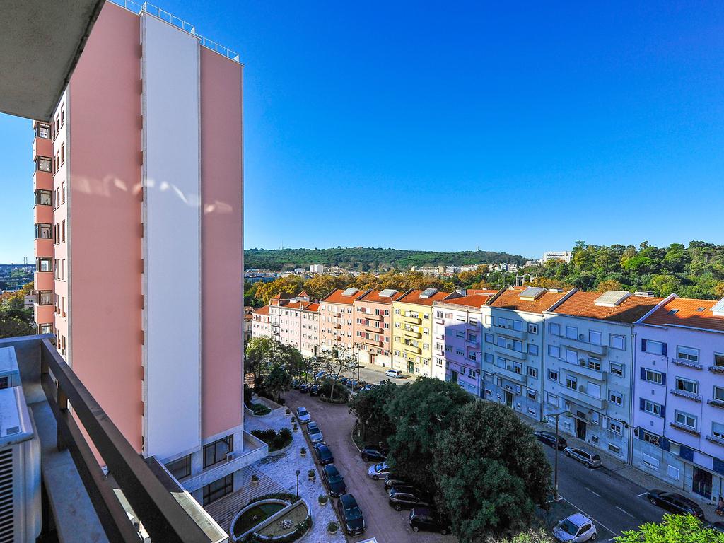 Espaçoso apartamento T4 em Condomínio Fechado, segurança 24h, na zona das Laranjeiras, na Calçada Palma de Baixo, perto das universidades - Image 16