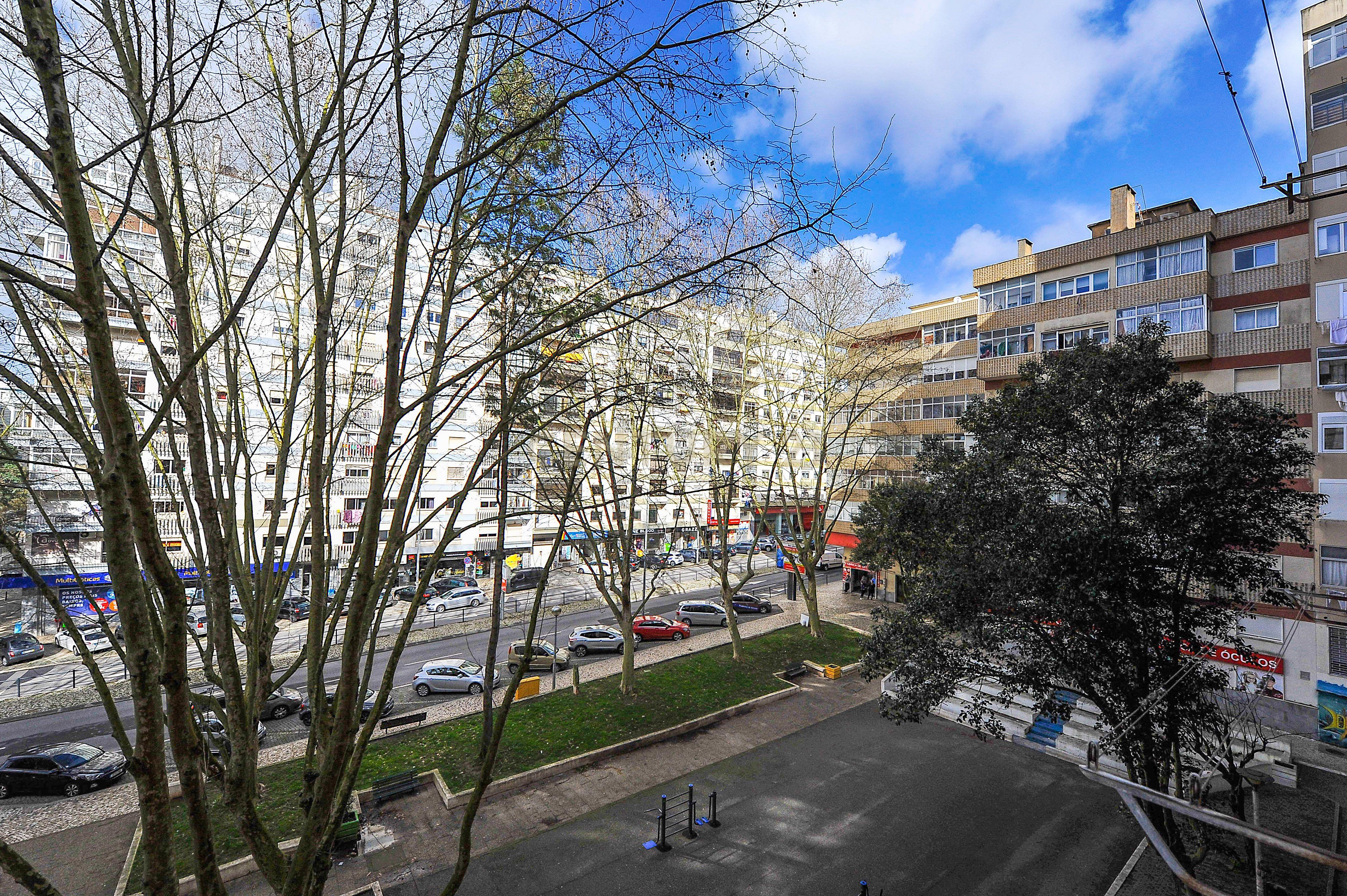 T3 Amplo e Luminoso na Av. dos Bons Amigos – Cacém - Image 22
