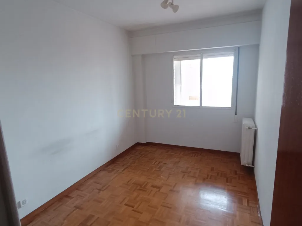 Apartamento em Madrid com 3 Quartos e Vista para a Cidade - Image 4