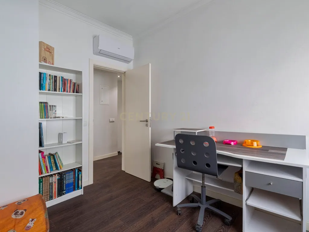 Moradia familiar T6 com anexo T1 independente, num lote com 510m² no Botequim – Charneca da Caparica, Almada - Image 23