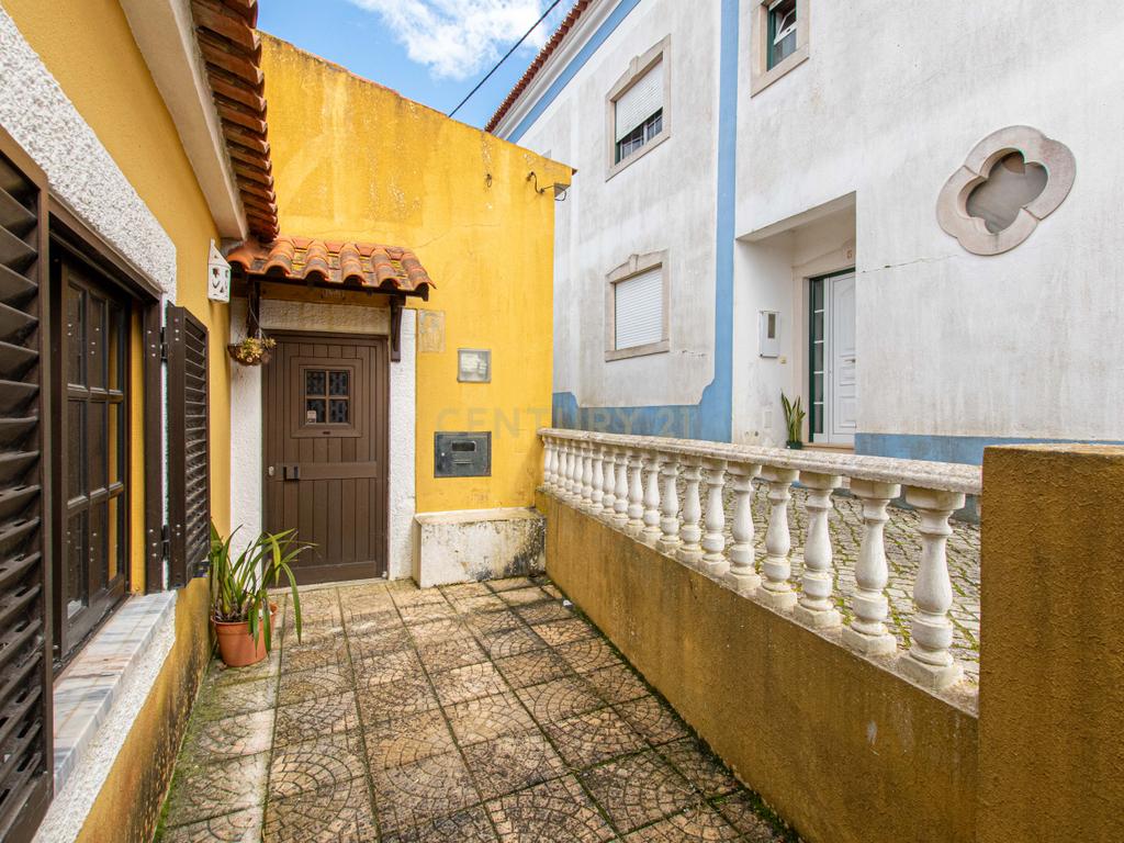Moradia com espaço exterior e vista desafogada - Image 4