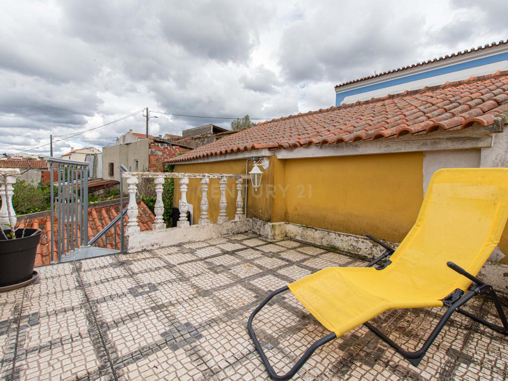 Moradia com espaço exterior e vista desafogada - Image 15