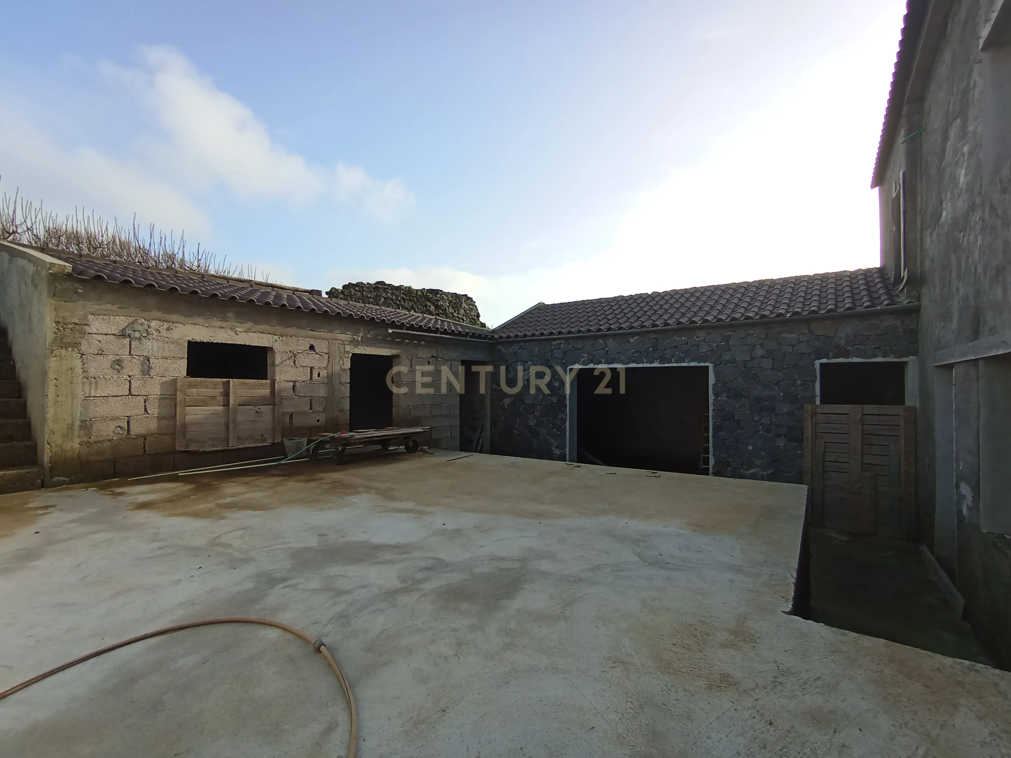 Moradia em Construção com Projeto Aprovado na ilha Graciosa - Image 2
