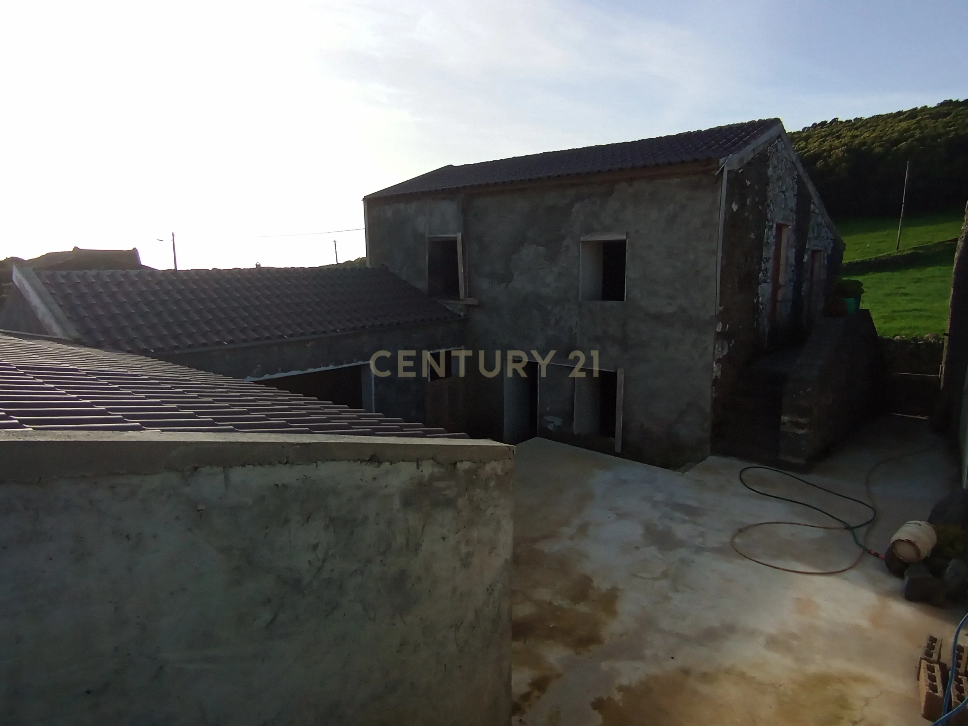 Moradia em Construção com Projeto Aprovado na ilha Graciosa - Image 1