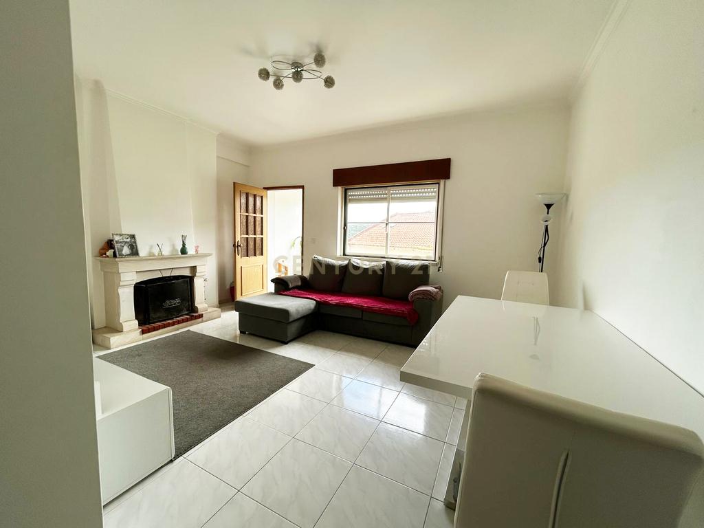 Apartamento T2 em Loures - Condomínio fechado - Image 1