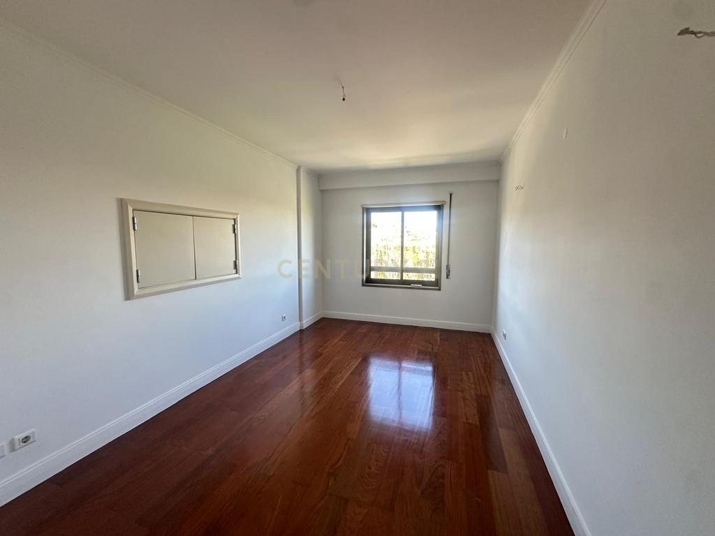 Oportunidade Única | T7 | 3 Suites | 2 Box - Image 22