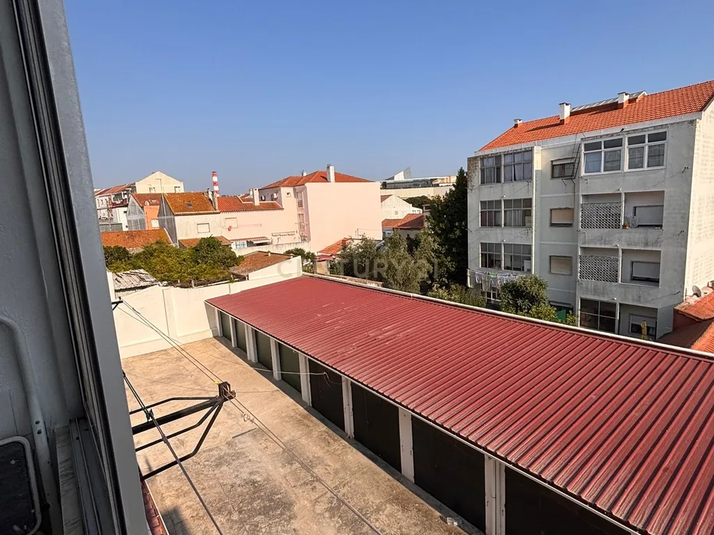 Apartamento T3 em Setúbal com Vista Campestre e Boa Localização - Image 8