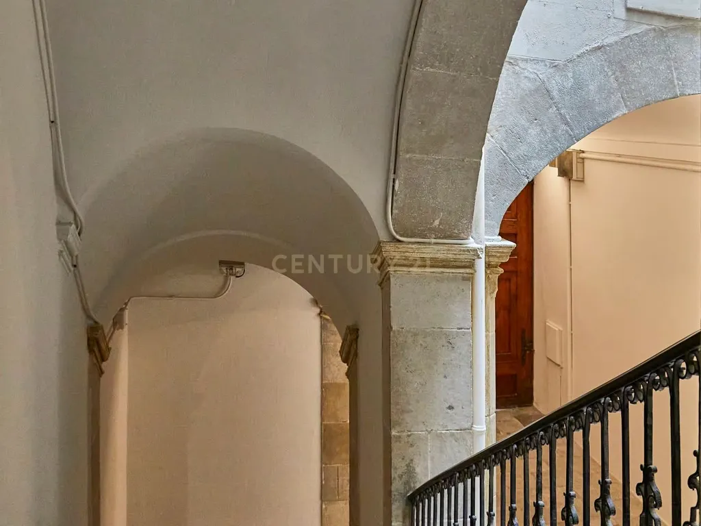 Duplex Espetacular em Barcelona, Cataluña - 463m² de Potencial - Image 30