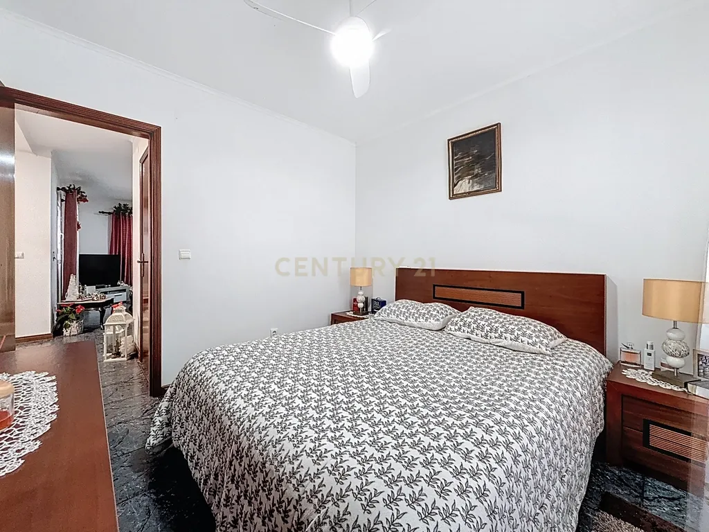 Moradia Moderna e Funcional no Coração da Vila de Nordeste - Image 9