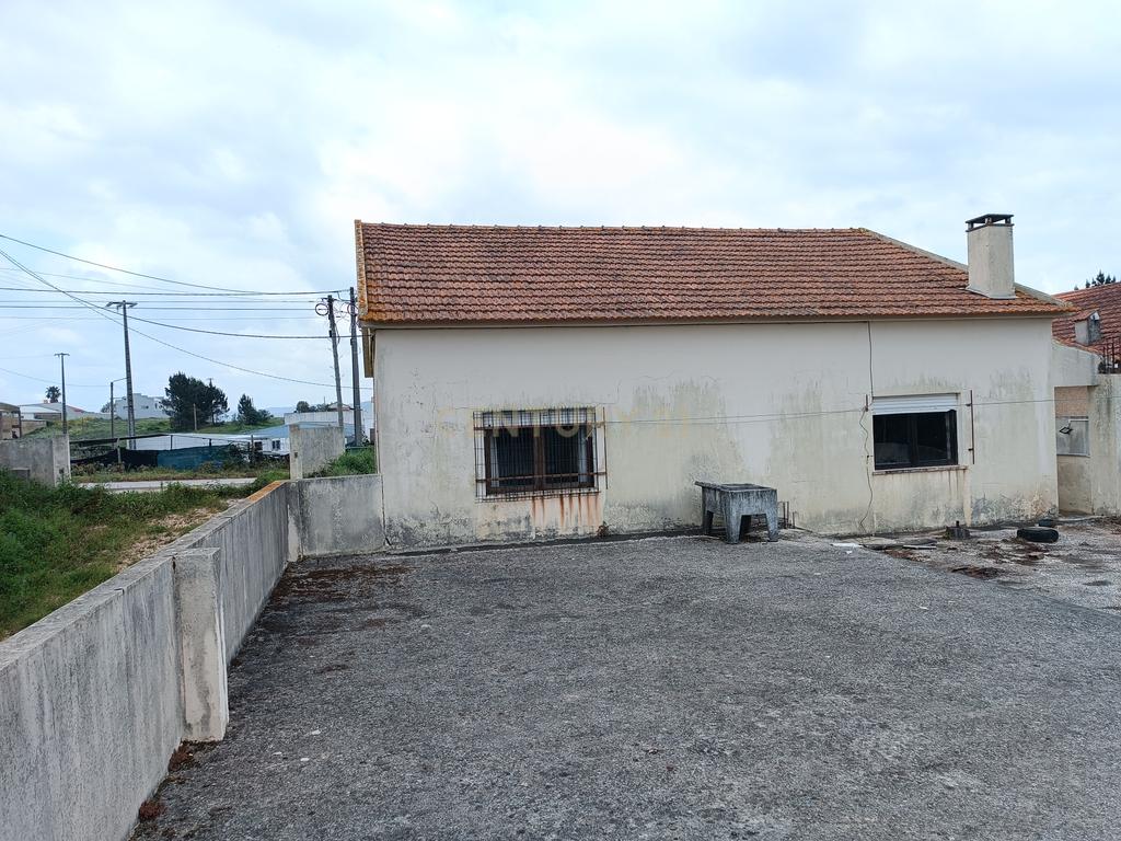 Moradia 3 quartos com armazém, num lote de terreno de 8140m2 - Benedita, Leiria - Image 23