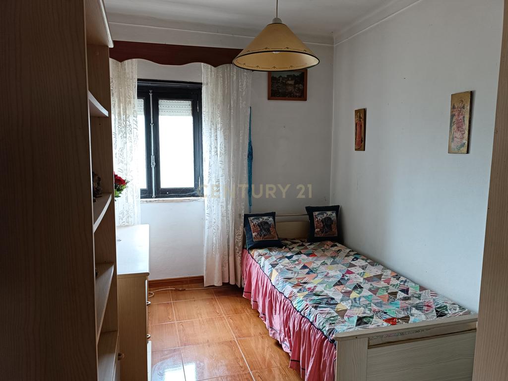 Moradia 3 quartos com armazém, num lote de terreno de 8140m2 - Benedita, Leiria - Image 13