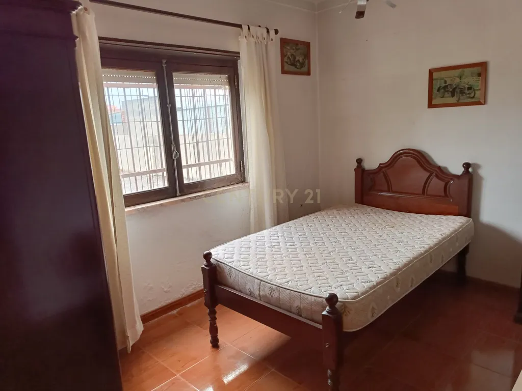 Moradia 3 quartos com armazém, num lote de terreno de 8140m2 - Benedita, Leiria - Image 10