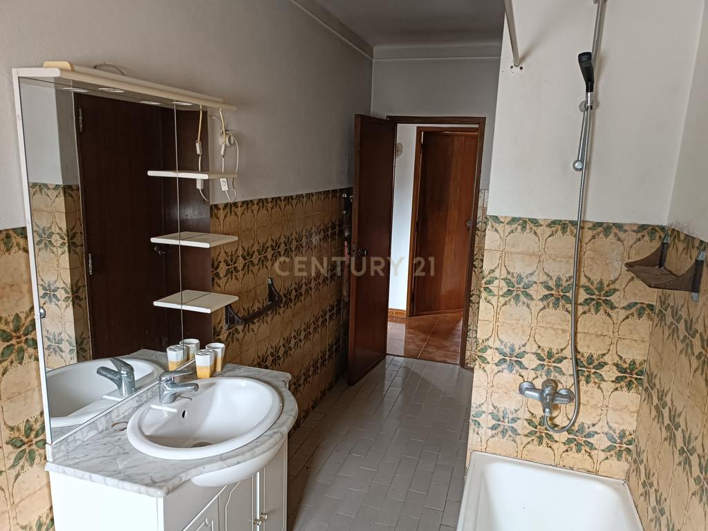 Moradia 3 quartos com armazém, num lote de terreno de 8140m2 - Benedita, Leiria - Image 16