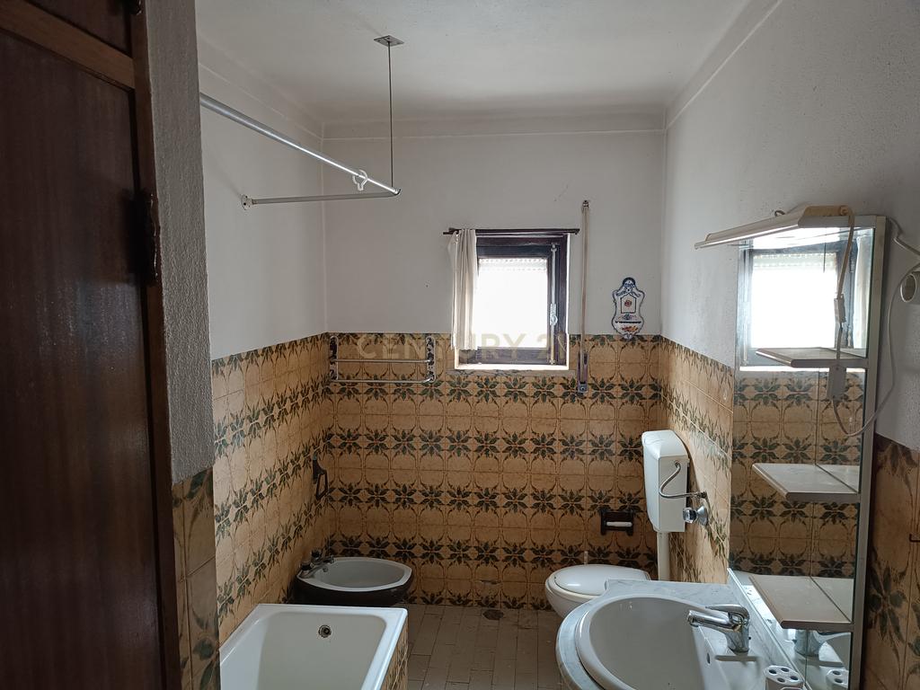 Moradia 3 quartos com armazém, num lote de terreno de 8140m2 - Benedita, Leiria - Image 15