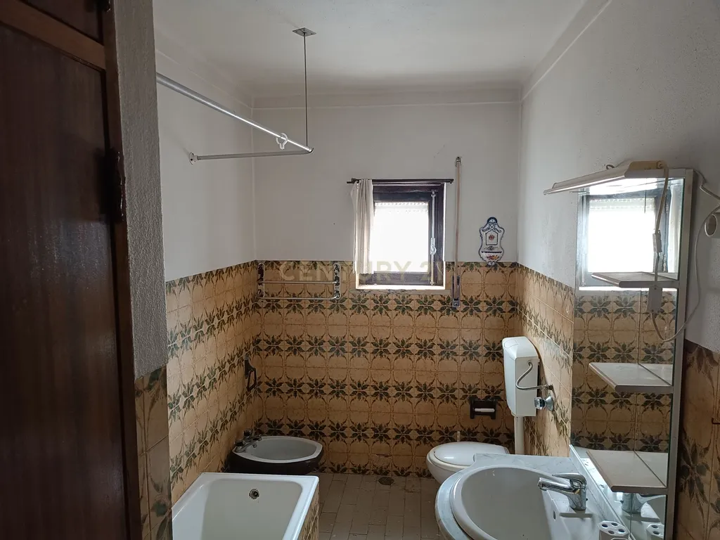 Moradia 3 quartos com armazém, num lote de terreno de 8140m2 - Benedita, Leiria - Image 15