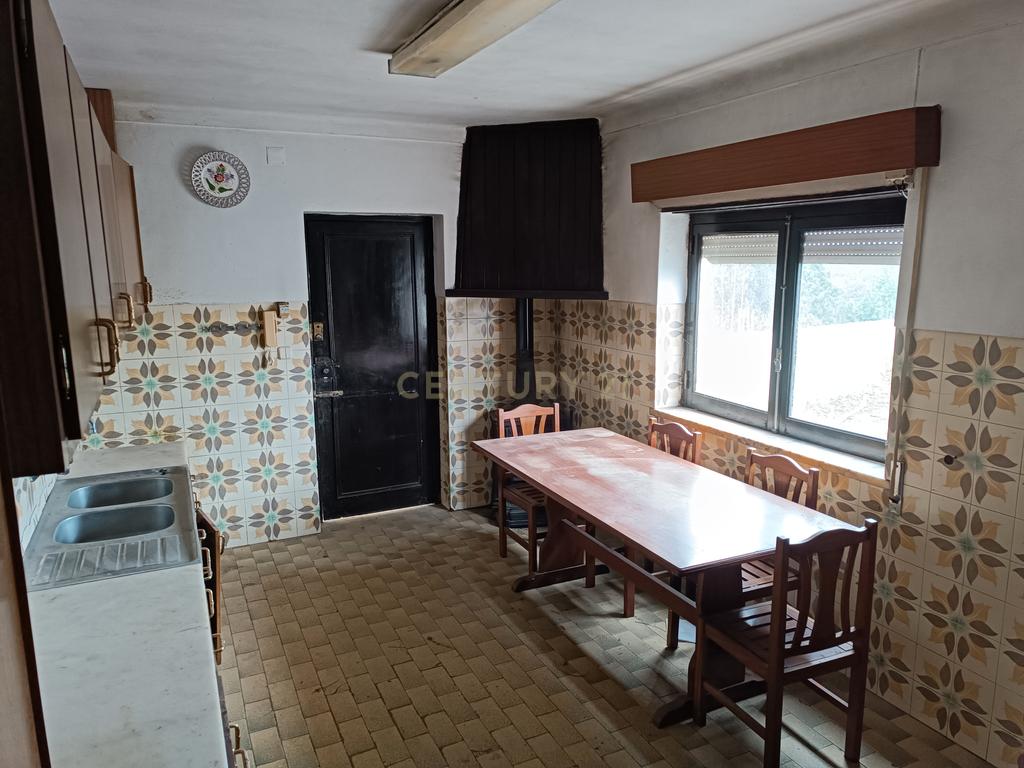 Moradia 3 quartos com armazém, num lote de terreno de 8140m2 - Benedita, Leiria - Image 7