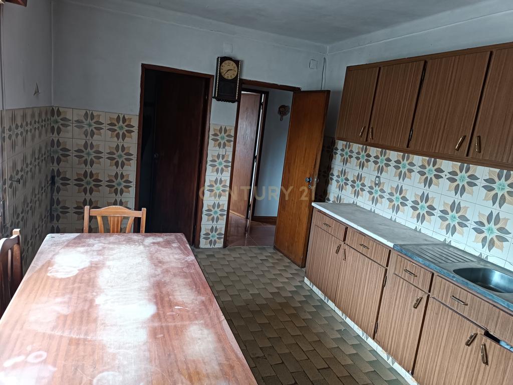 Moradia 3 quartos com armazém, num lote de terreno de 8140m2 - Benedita, Leiria - Image 8