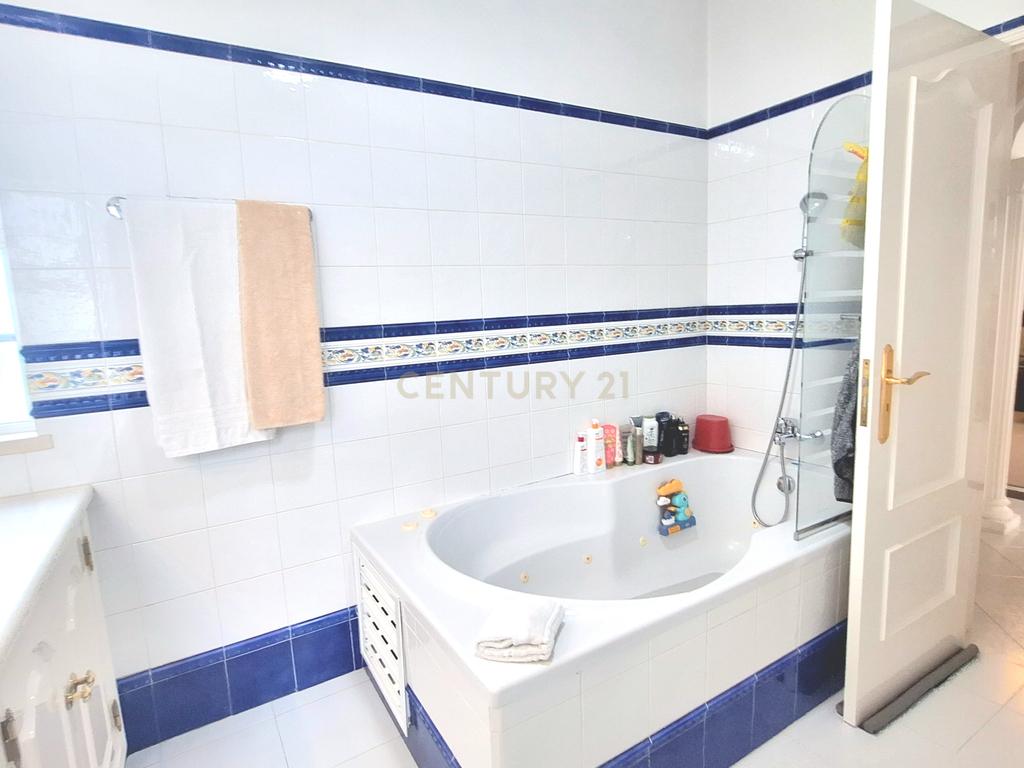 Moradia isolada com 4 quartos na Quinta dos Álamos - Guia - Image 21