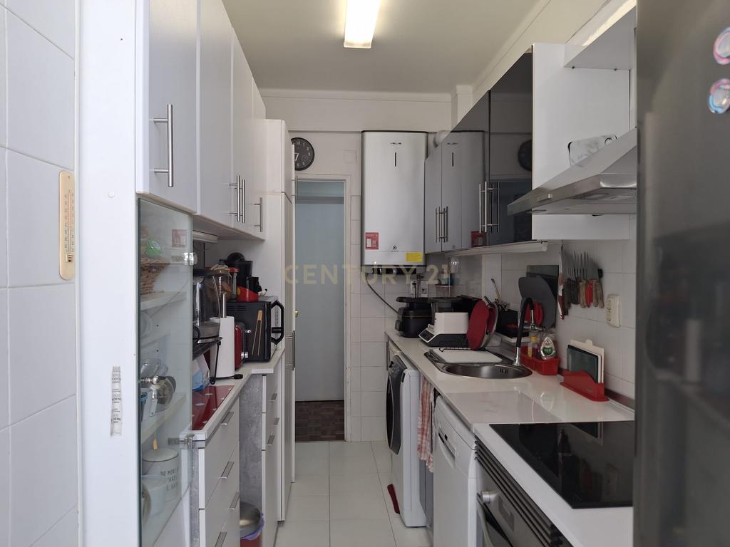Apartamento Renovado em Seixal, Ideal para o Seu Novo Lar - Image 5