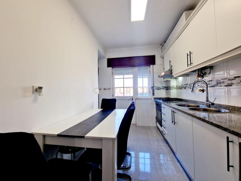 Apartamento T1 Quinta do Conde com logradouro bastante amplo - Image 2