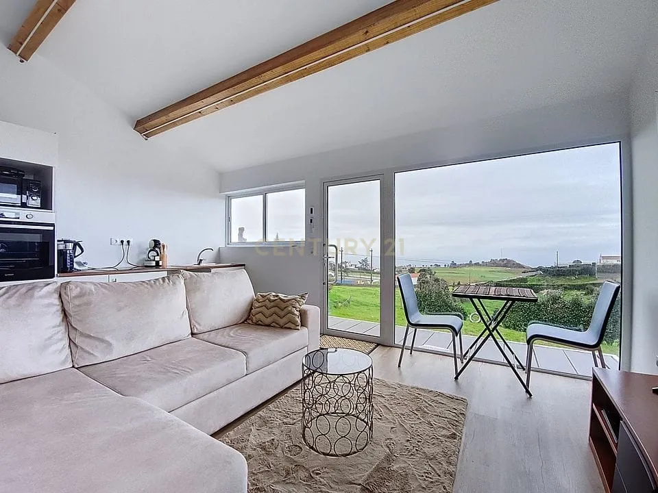 Moradia Totalmente Renovada com 2 Apartamentos T1 e Vista Mar na Algarvia - Image 20