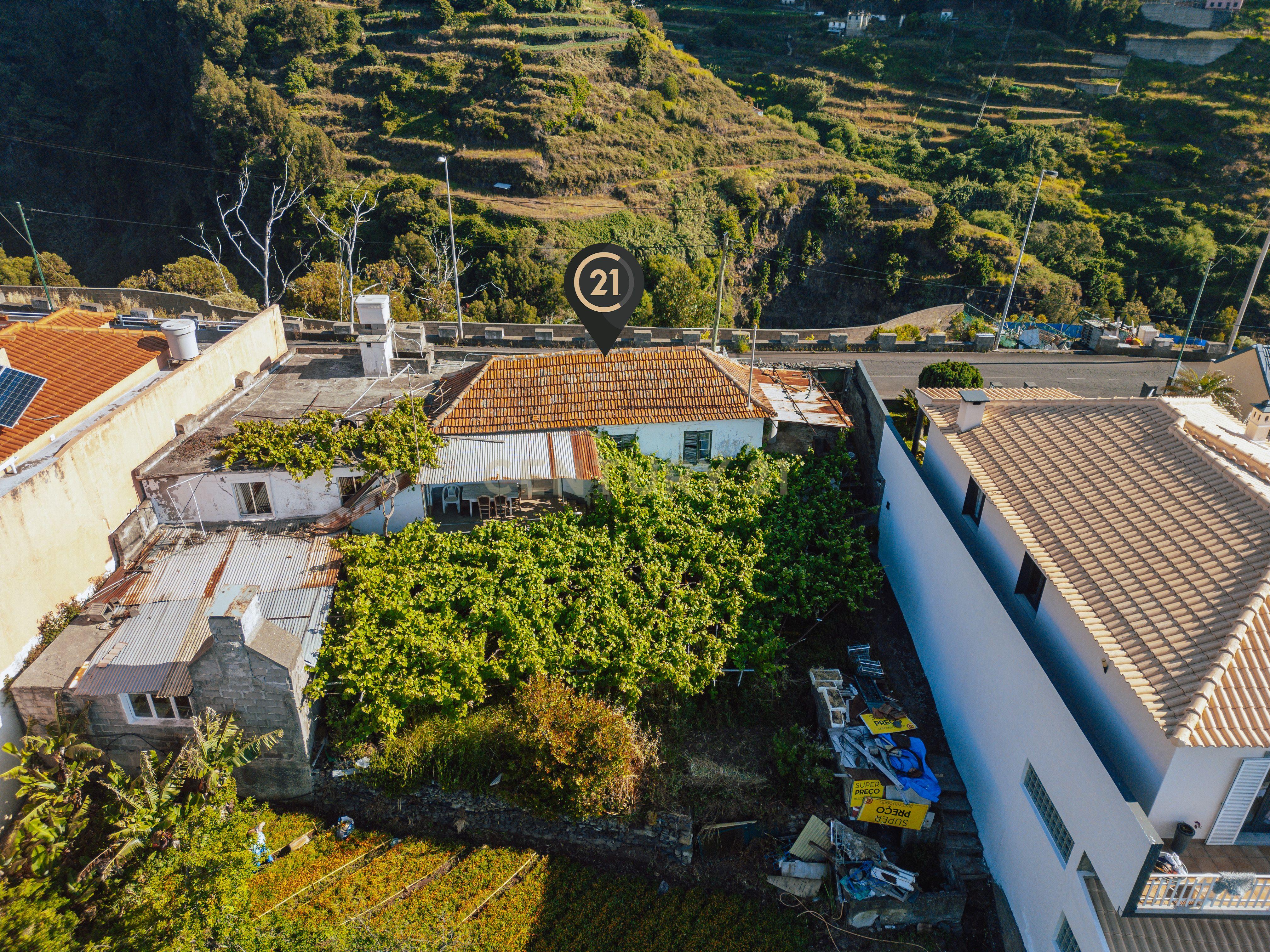 Fotografia 6 de Moradia Tradicional Madeirense com Terreno de 1300 m² em Gaula