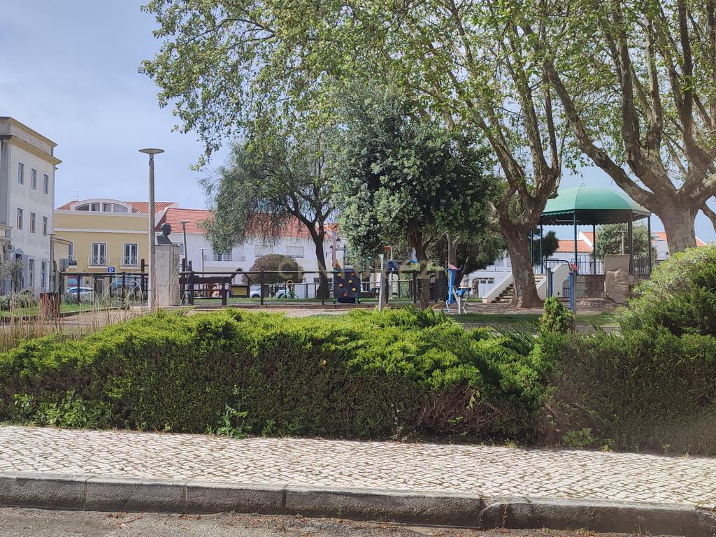 Padaria em Leiria, 250m² com Acessibilidade e Cozinha Equipada - Image 3