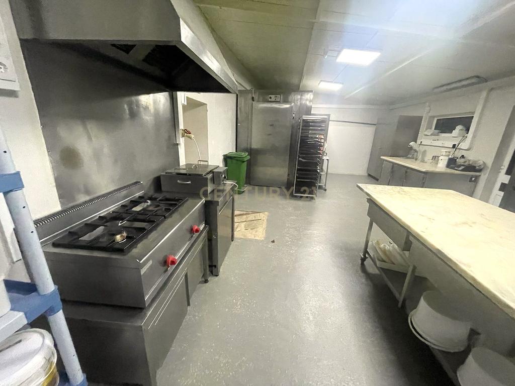 Padaria em Leiria, 250m² com Acessibilidade e Cozinha Equipada - Image 10