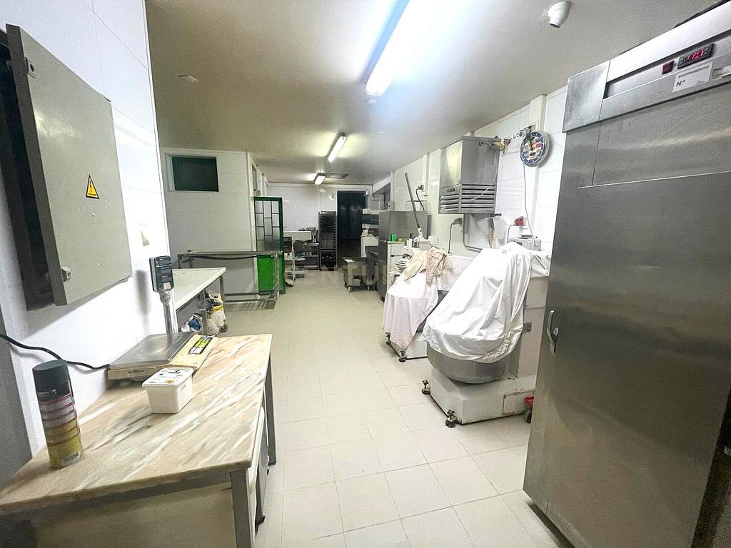 Padaria em Leiria, 250m² com Acessibilidade e Cozinha Equipada - Image 15