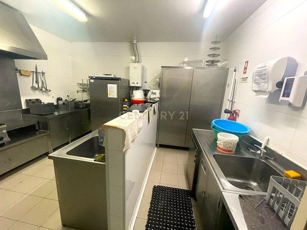 Padaria em Leiria, 250m² com Acessibilidade e Cozinha Equipada - Image 14